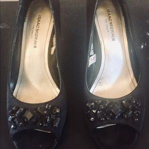 Amazing pee toe heels w/ rhinestones on the front!